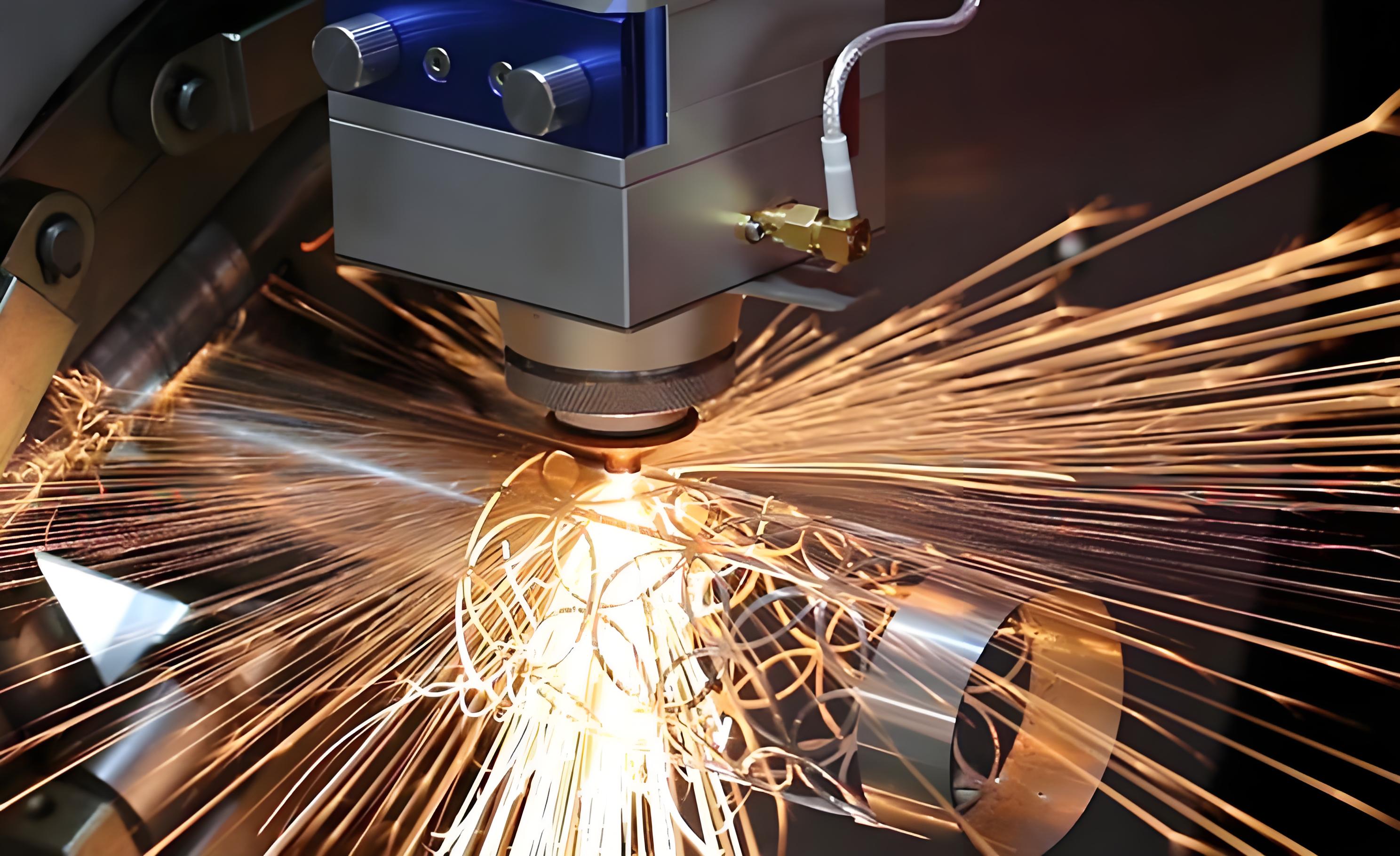 现代化工厂车间内部,大型数控机床正在加工金属板材,工人身着工作服操作设备,明亮的工业照明环境下整齐排列的生产设备